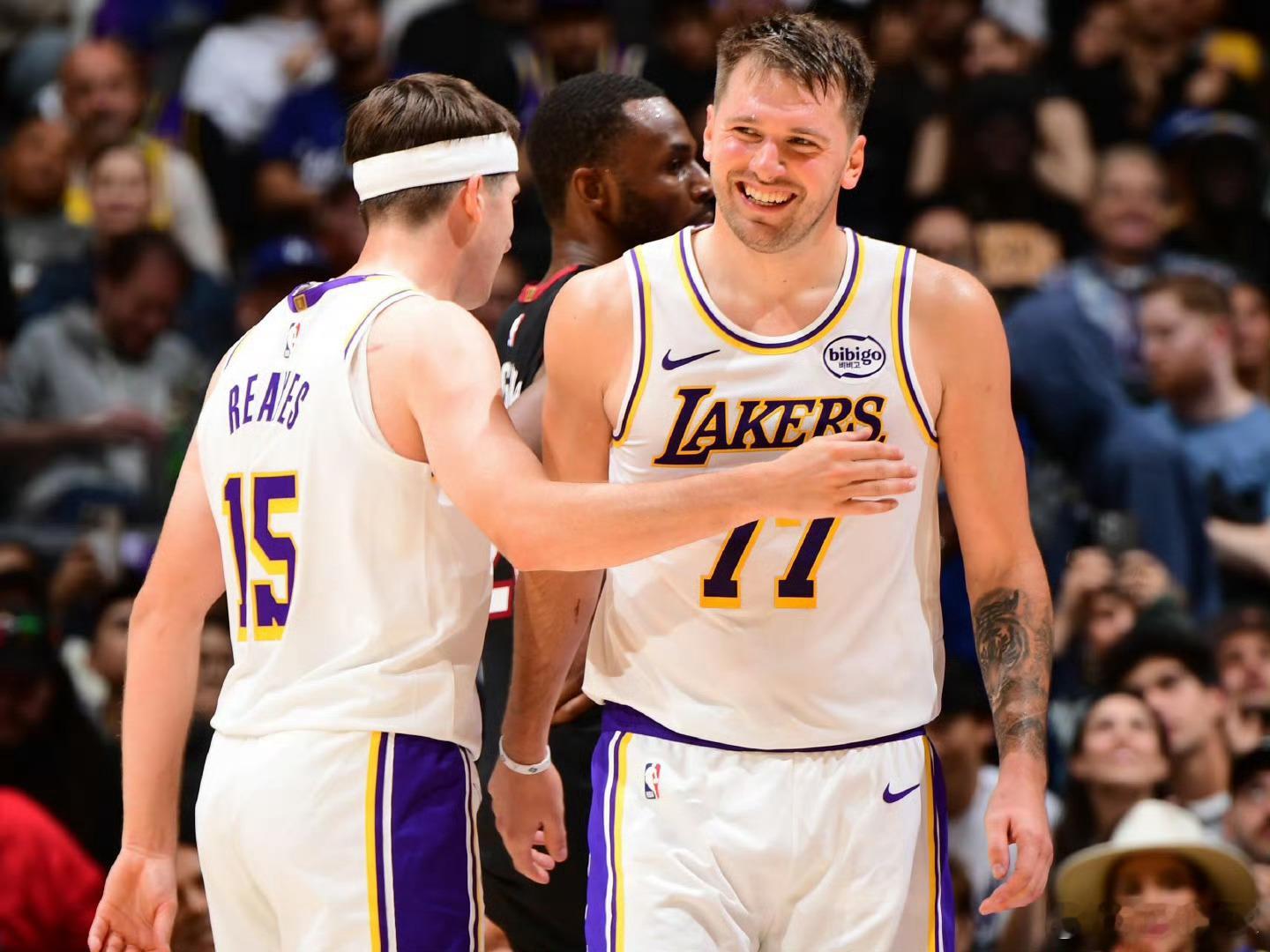 东契奇返回洛杉矶但缺席G1，里夫斯同缺阵，湖人火拼火箭开局残阵！湖人核心东契奇约