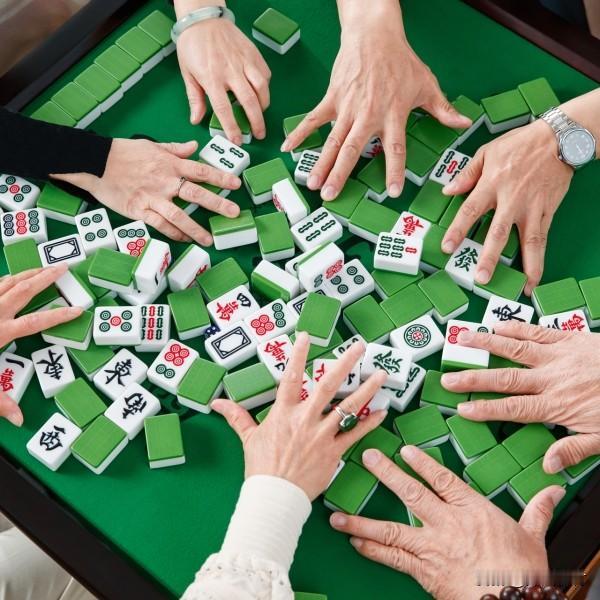 沉迷于麻将无法自拔怎么办？科学+玄学都给你支几招
身边不少人都栽在麻将上，一上桌