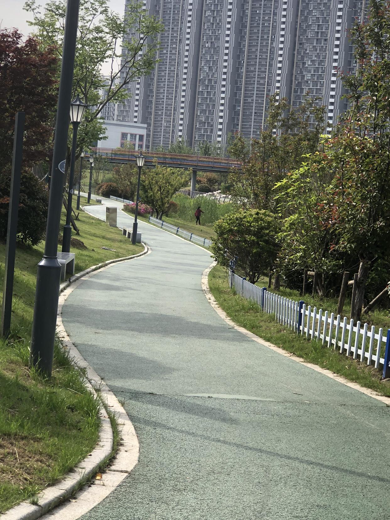 我的今日状态：😁轻松愉快
我这里的天气：☀️晴天
常州今天这天气不错，早上还阴