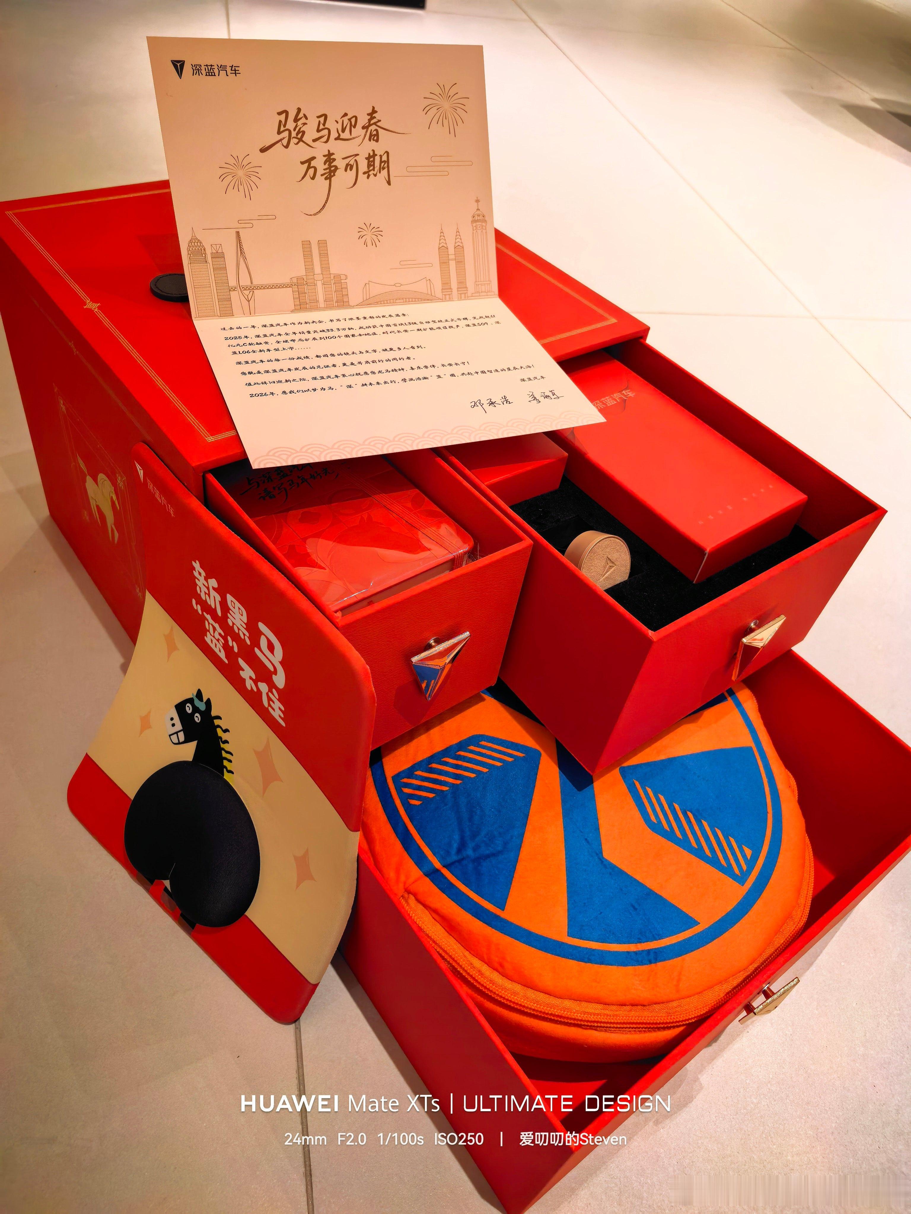 感谢这个鼠标垫这个黑马和行李箱名牌很喜欢。深蓝汽车