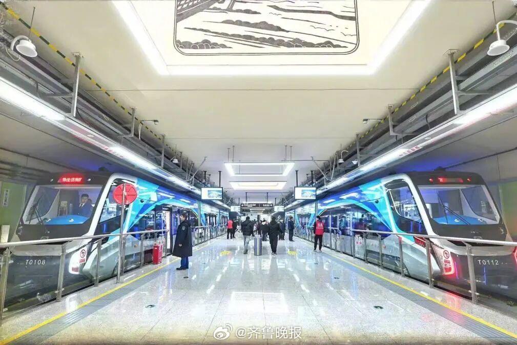【#济南地铁新线运营满月单日客流破百万#】2026年1月底，济南轨道交通4号线、