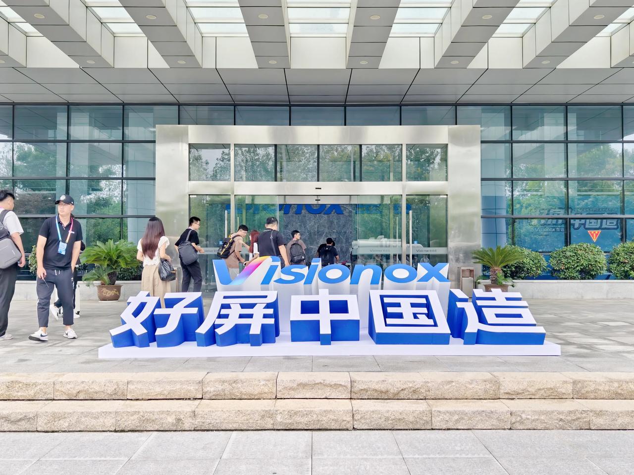 对于显示面板大家都不陌生，几乎人手一显示面板，几乎都是从主流这几家面板厂商出品，