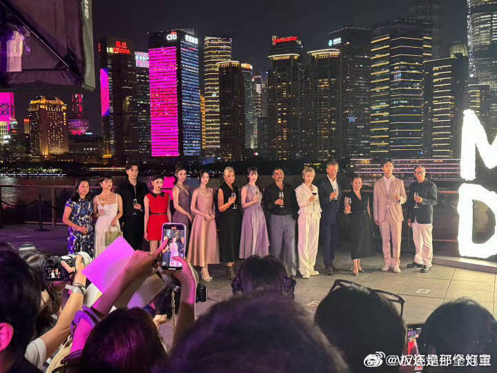 Dior今晚这个c位不是一眼的事吗为啥郫县还会打起来… 迪奥活动 ​​​