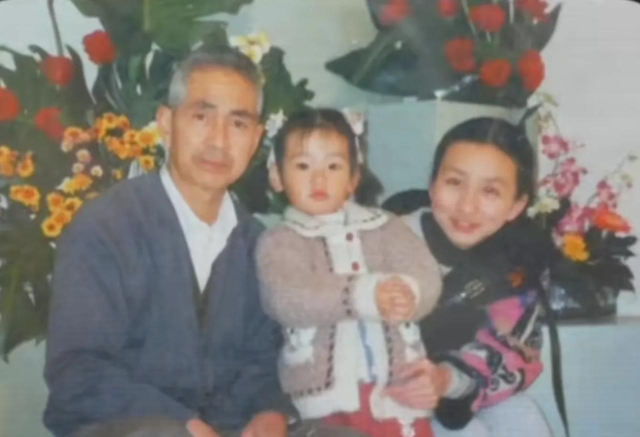 大家能猜出这是哪位女明星的童年照吗？