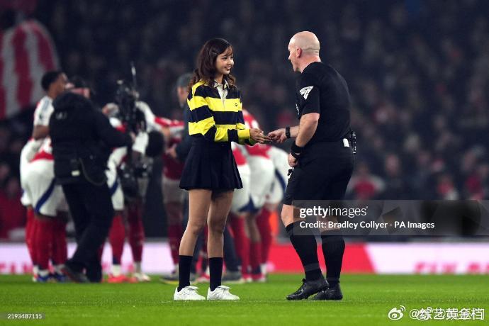 Lisa英超联赛G社生图 英超联赛上，Lisa 以小蜜蜂造型亮相，G 社直出图里