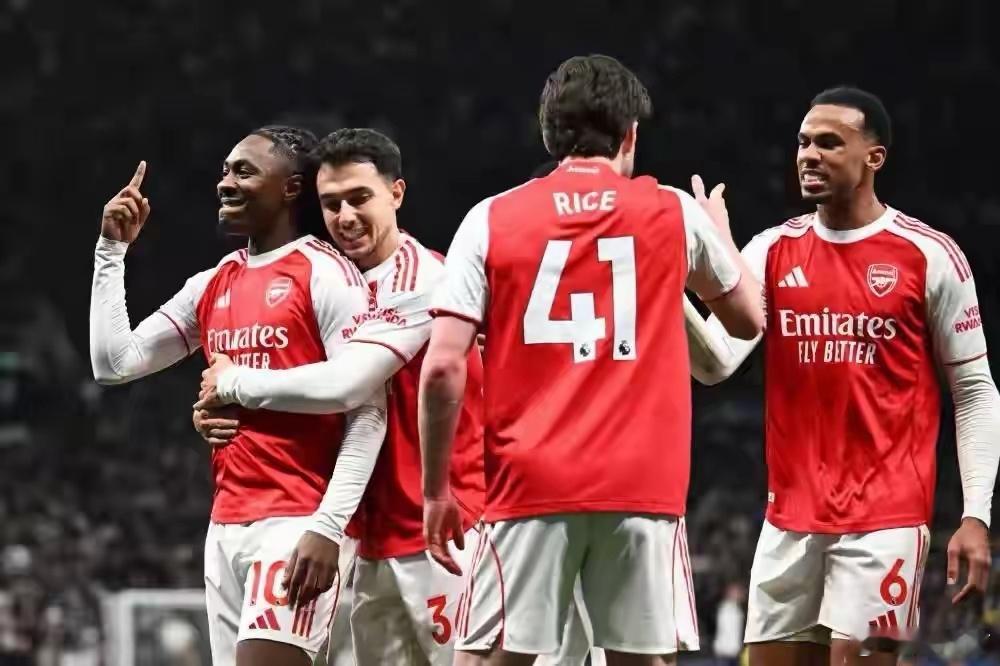 热刺1比4阿森纳塔帅喜笑颜开！随着阿森纳4：1热刺，艾泽+哲凯赖什双双响炮，多赛