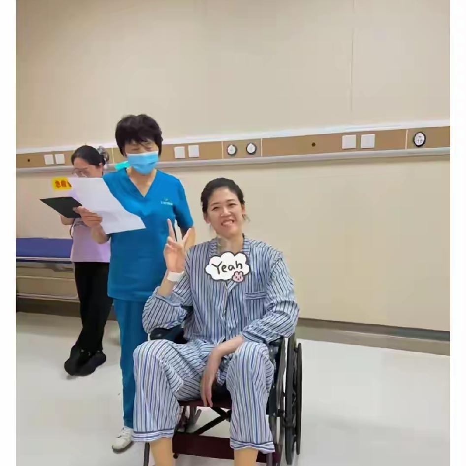 多次准备出国留洋，因体检不符合国际标准而受阻，应该与此次心脏手术有关。
其实，小