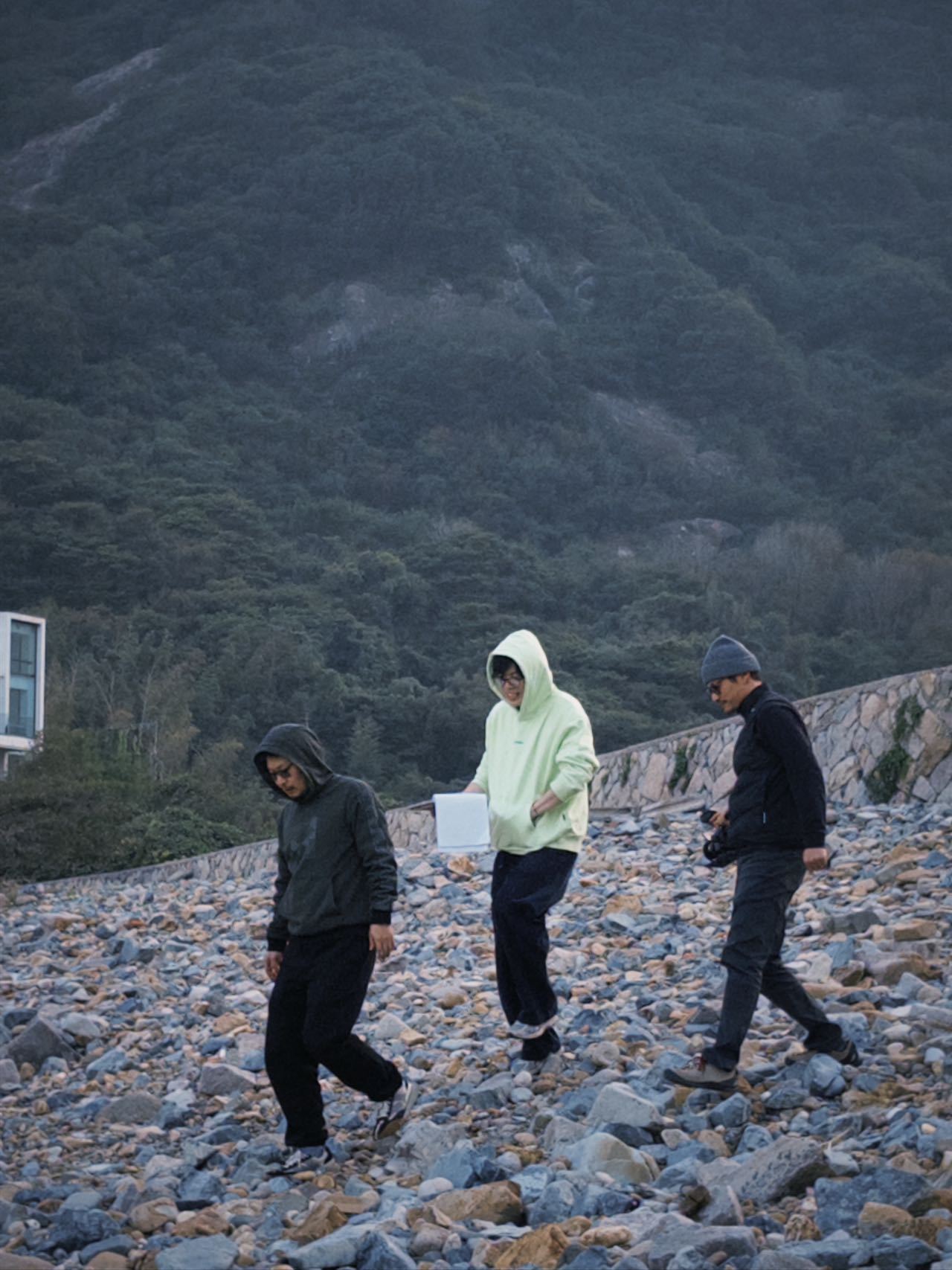 三人行，海边拍摄…… 