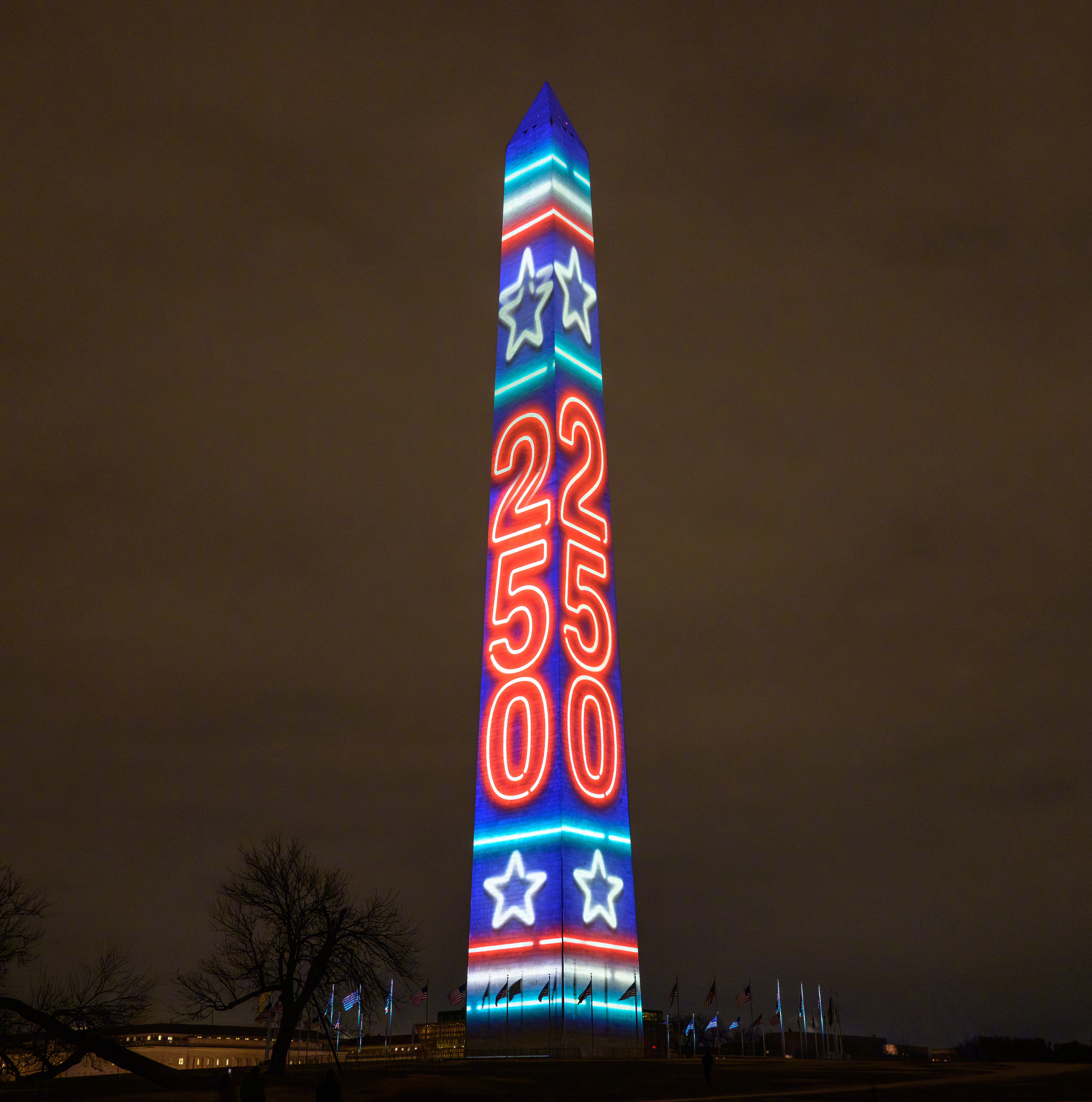 2026年跨年夜，华盛顿纪念碑（Washington Monument）被震撼的