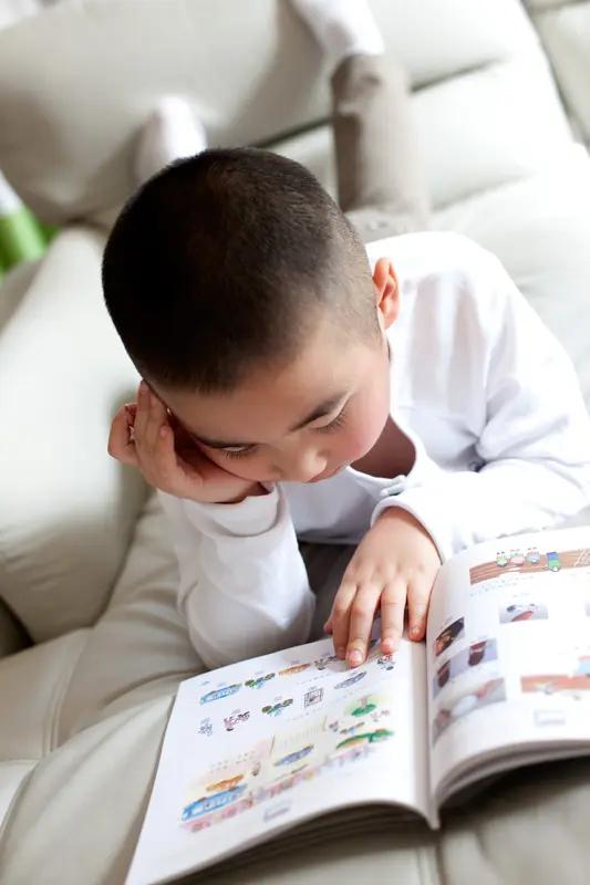 提高小孩学习兴趣，家长别再“用力过猛”。很多家长天天催促监督，孩子却越学越抵触。