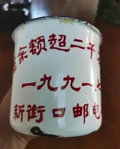 【今日崩溃瞬间】午饭后刷锅，手一滑，搪瓷缸“咣”砸在地上，瓷渣蹦到脚背，红了一小
