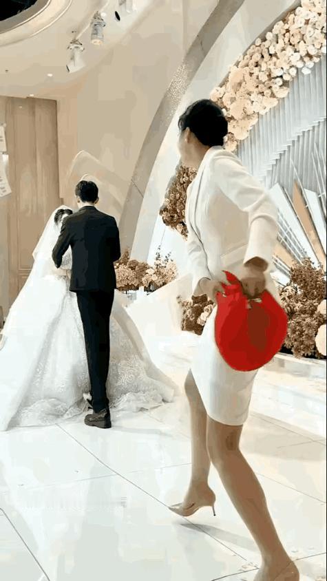 婚礼最美撒花女孩