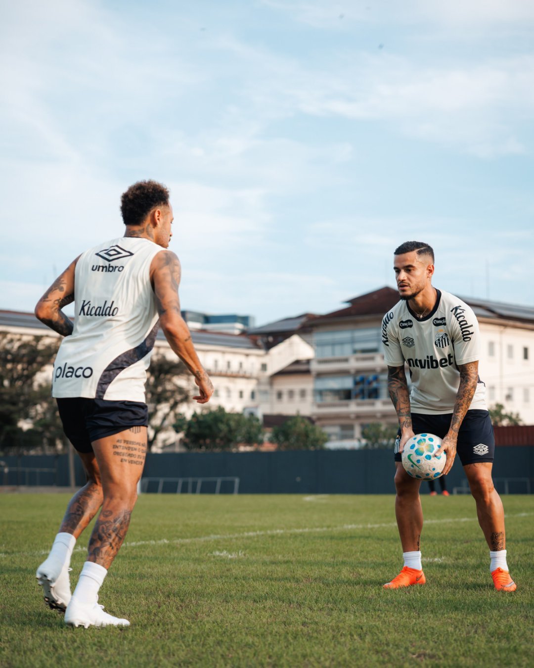 neymar[超话] 桑托斯官网更新内马尔今日训练内马尔 ​​​