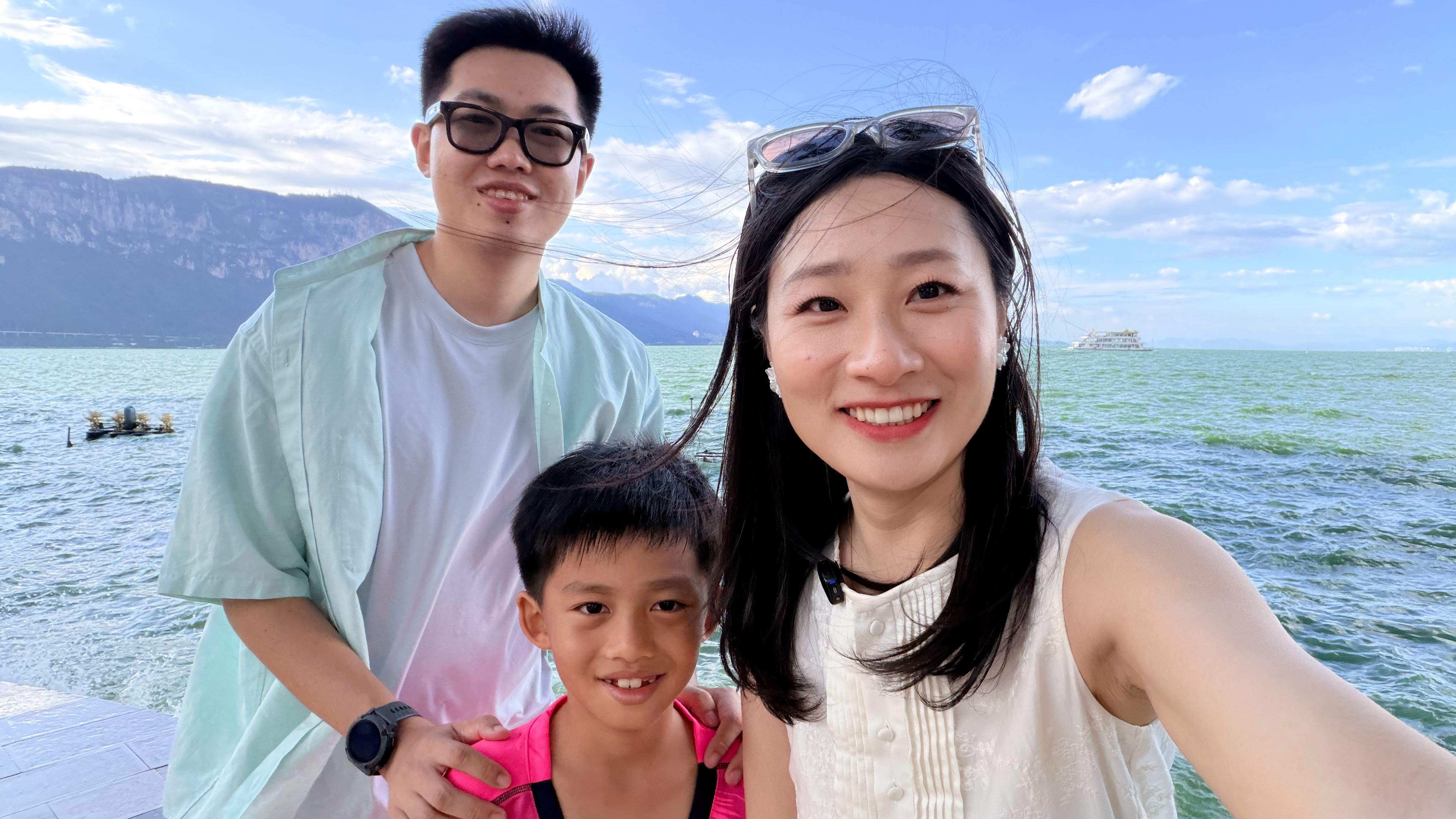 这里太出片了小十二明天要比赛，他的爸妈沉迷旅游。
