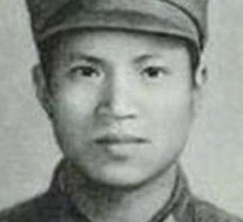放弃乡村教师的安稳人生主动报名参军，22 岁的瑶族尖刀班班长雷应川，在对越自卫反