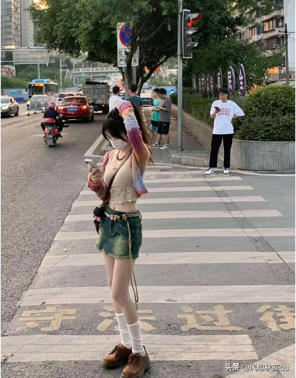 斑马线上的等待。