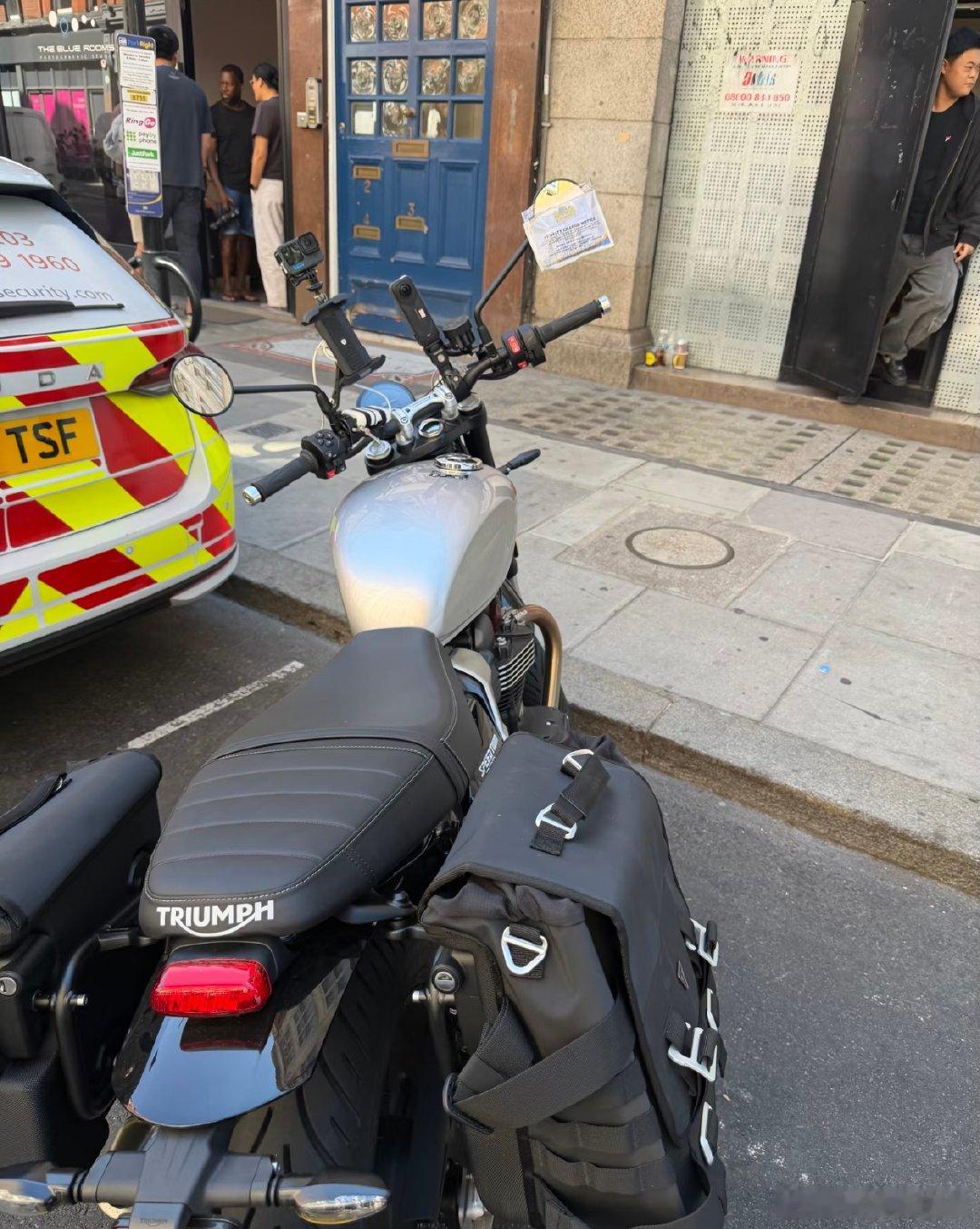 王濛在伦敦完全小品伦敦合伙人濛主的英伦街头小品上线！帅气骑机车登场，戴着墨镜低调