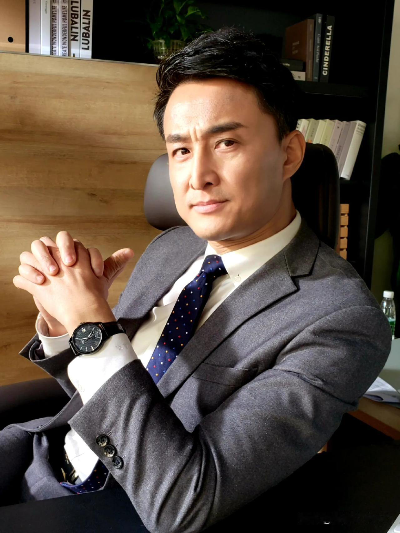 看人，是一项不容忽视的技能，因为人与人之间的关系错综复杂，背后隐藏着各种潜在的因