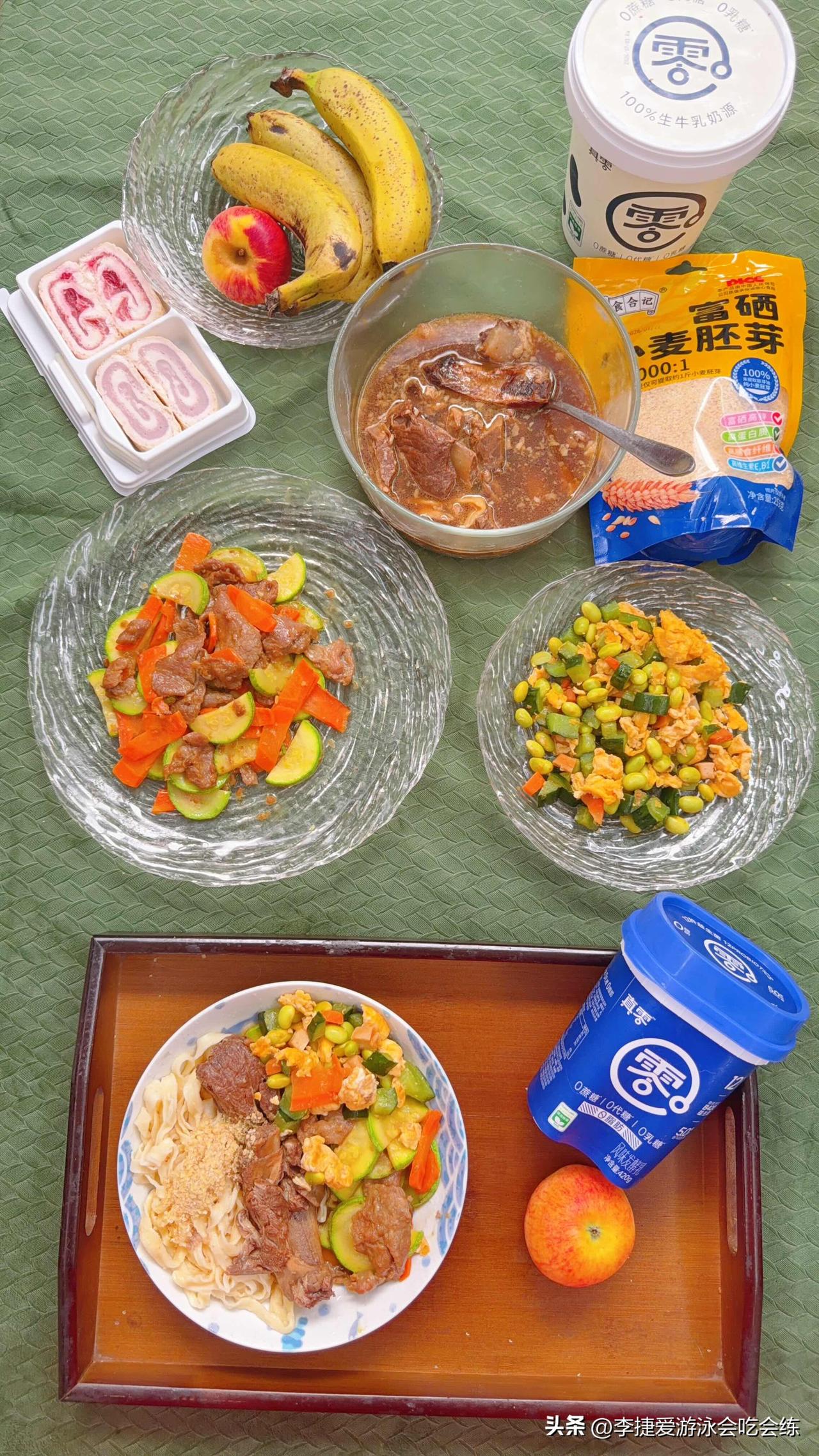 手擀面一口，撒小麦胚芽，这个小麦胚芽都是小包装的，还带密封条防止氧化。营养保留更