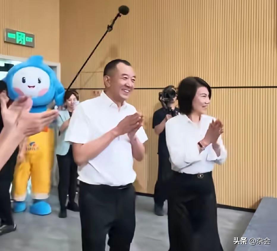 10月19日，珠海格力技工学校“开学第一课”火了！校长董明珠与名誉校长陈行甲同台