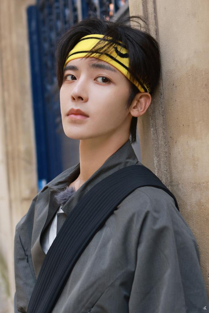 #侯明昊生存综艺挖到现偶男主# 侯明昊你小子是有大魅力在身上的，他其实不管在哪里