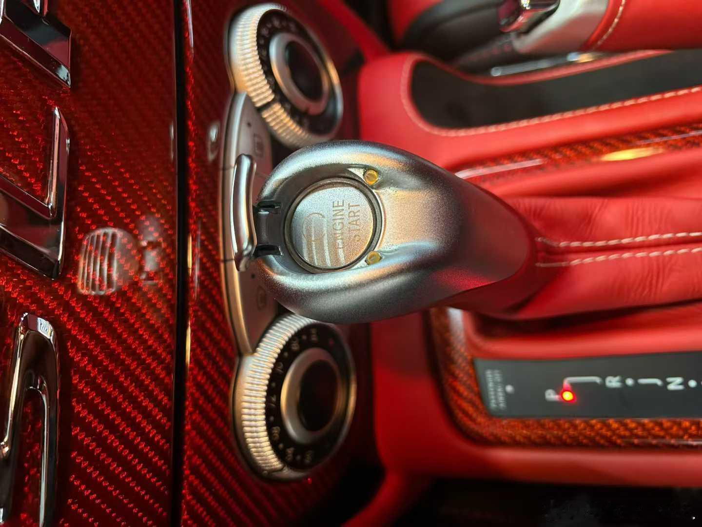 唯一的原厂哈曼，奔驰硬顶SLR，红碳，仅9000多公里，特殊车型与配置，高定版配