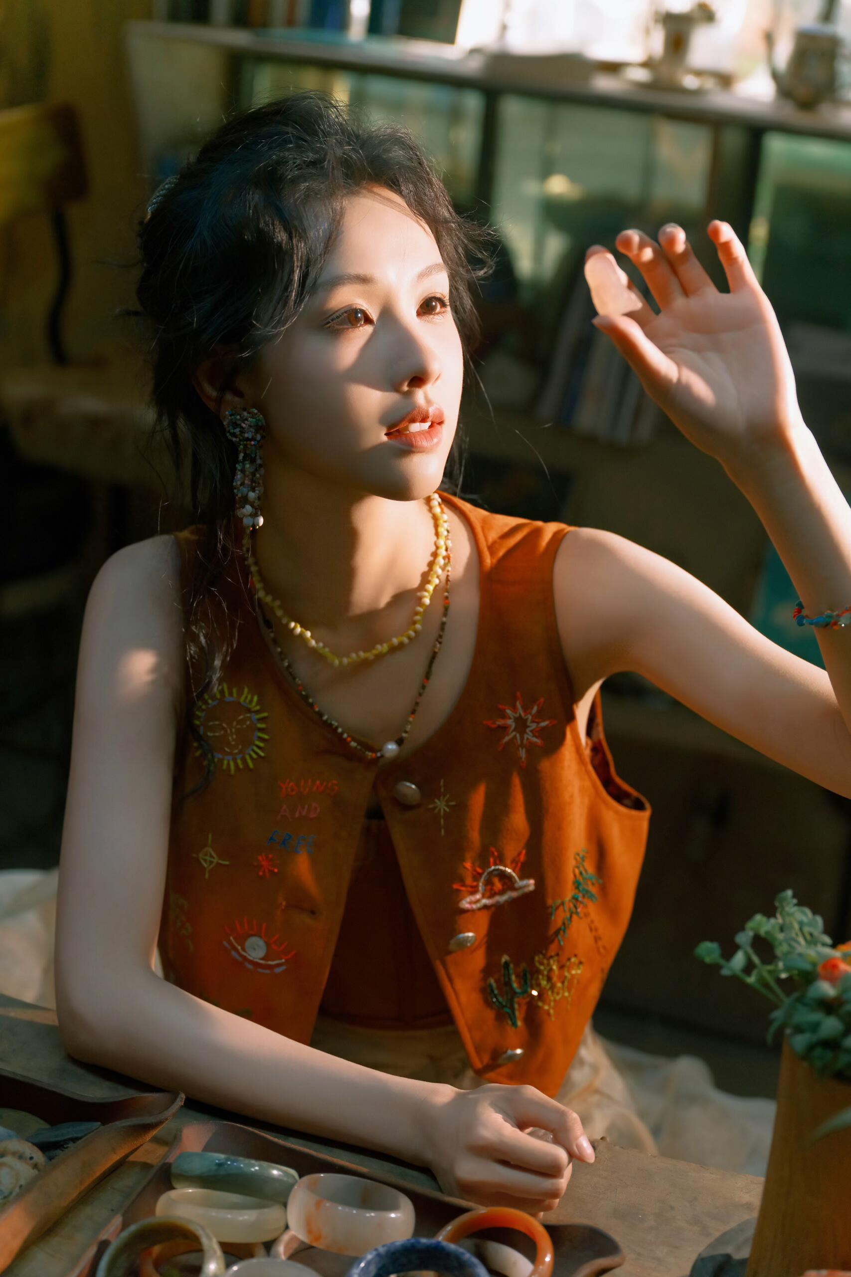 关心女孩的事陈都灵顺手就做了暖心嘟上线！！粉这个陈都灵真的没毛病，长得漂亮，业务