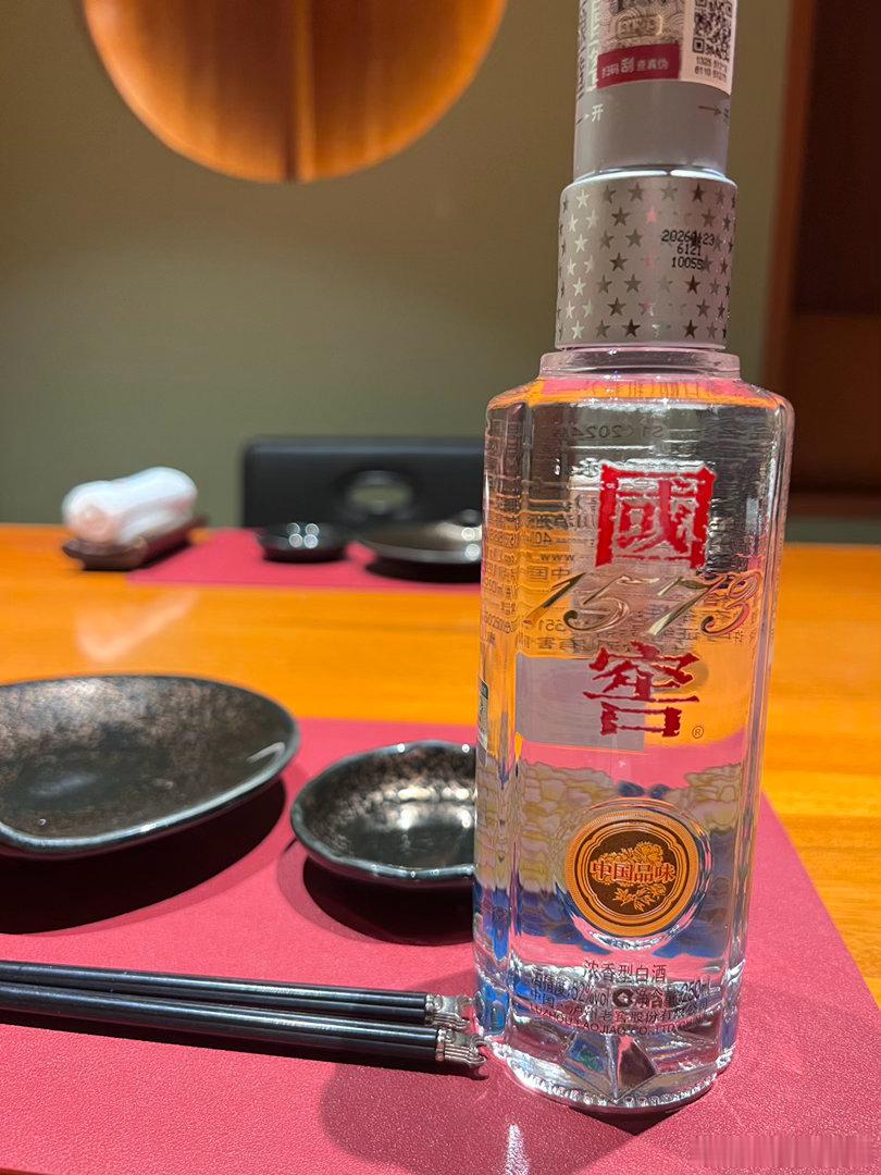 生活的两面性        我在家搞了三个菜，汗衫都湿透了，冲个澡，马不停蹄打车