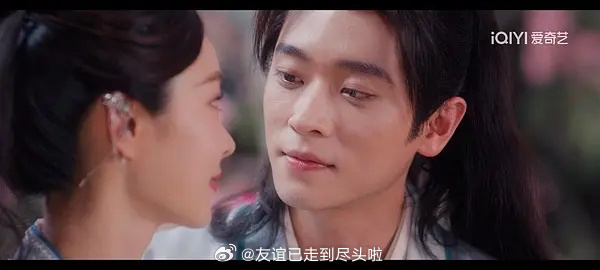 丞磊如果接着演古偶的话，感觉最好戴个美瞳。云之羽不违和，有部分原因是他的角色看人