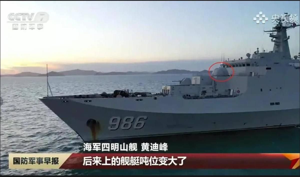 央视近日播出的南部战区黄岩岛海空联合演训画面中，一个细节引爆军迷圈——071型综