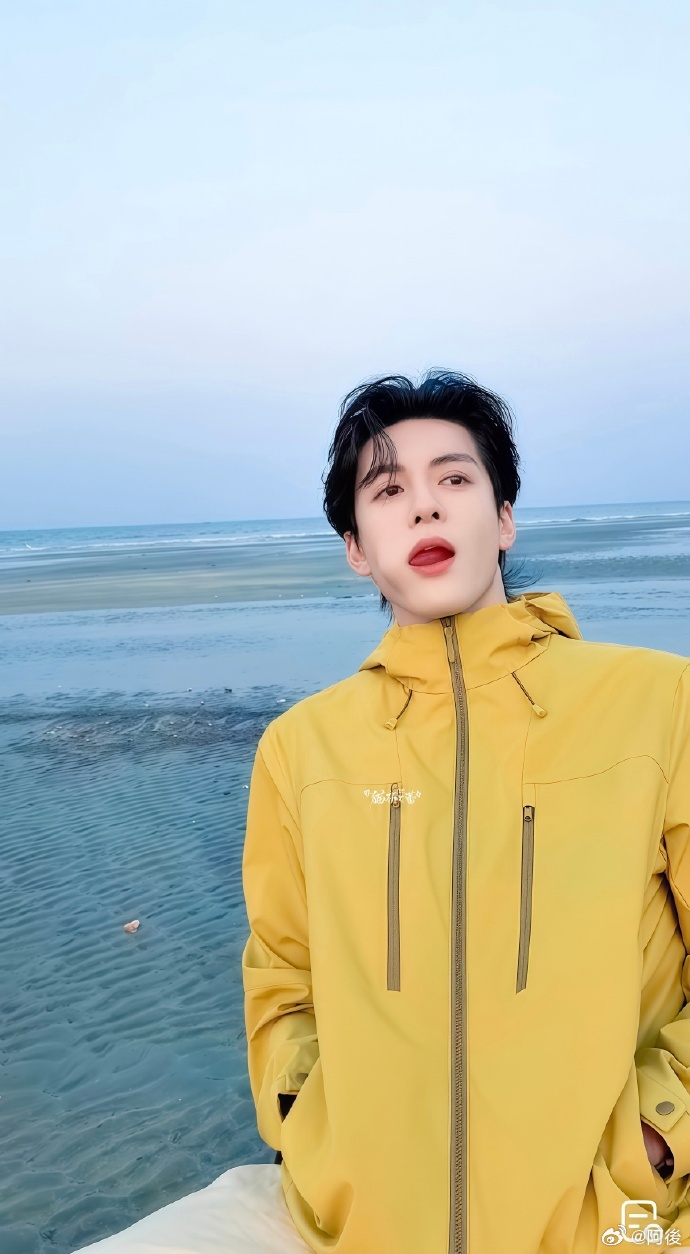 曾舜晞在海边i人属性大爆发 海边直播里的曾舜晞也太真实了💯，i 人本色完全藏不
