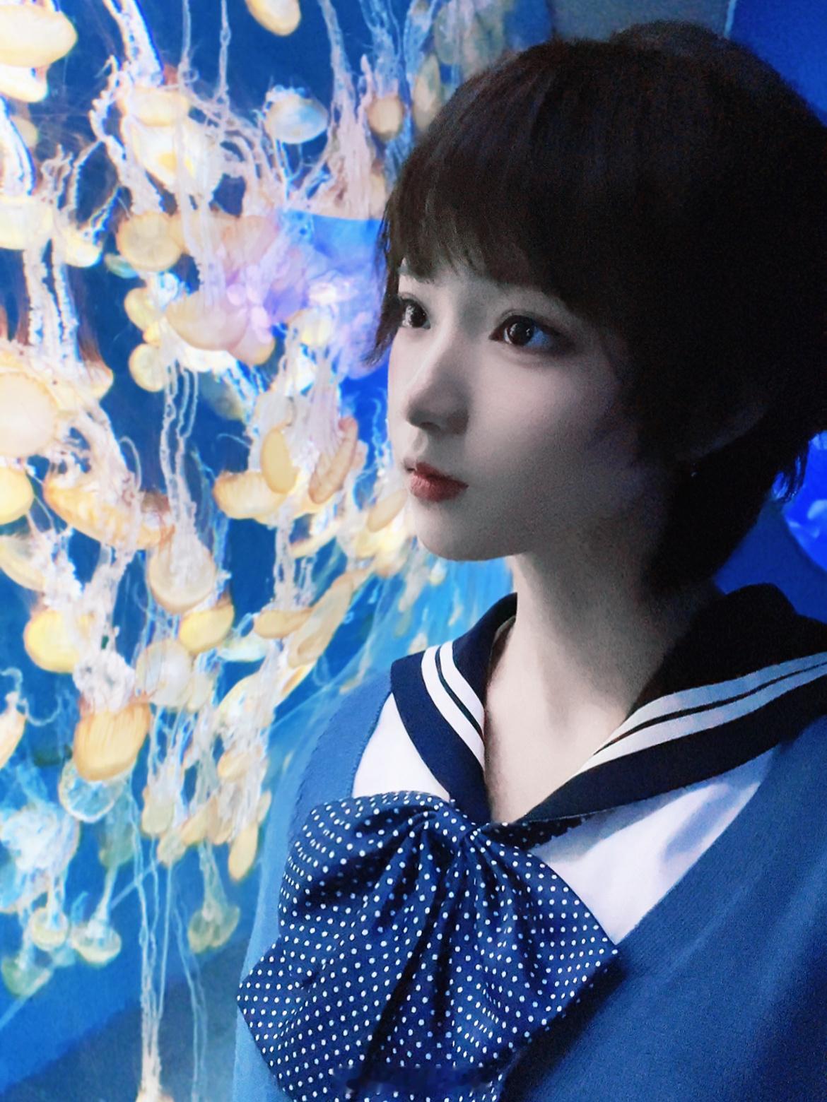 #jk日常[超话]##少年感# 江之岛水族馆一日游之前为了出艾伦剪的更短了的真发