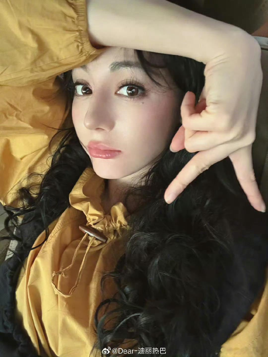 迪丽热巴说糟糕被修勾萌晕啦我也要被这个小巴巴萌晕了[柯基]欢迎728来看《利剑玫
