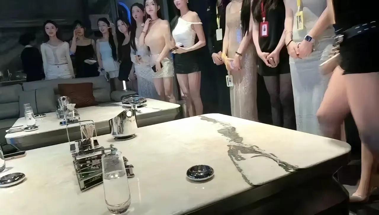 商k玩尽兴的三句大实话
​别不好意思！
出来玩就得放开了嗨，安排演员时直接把话说