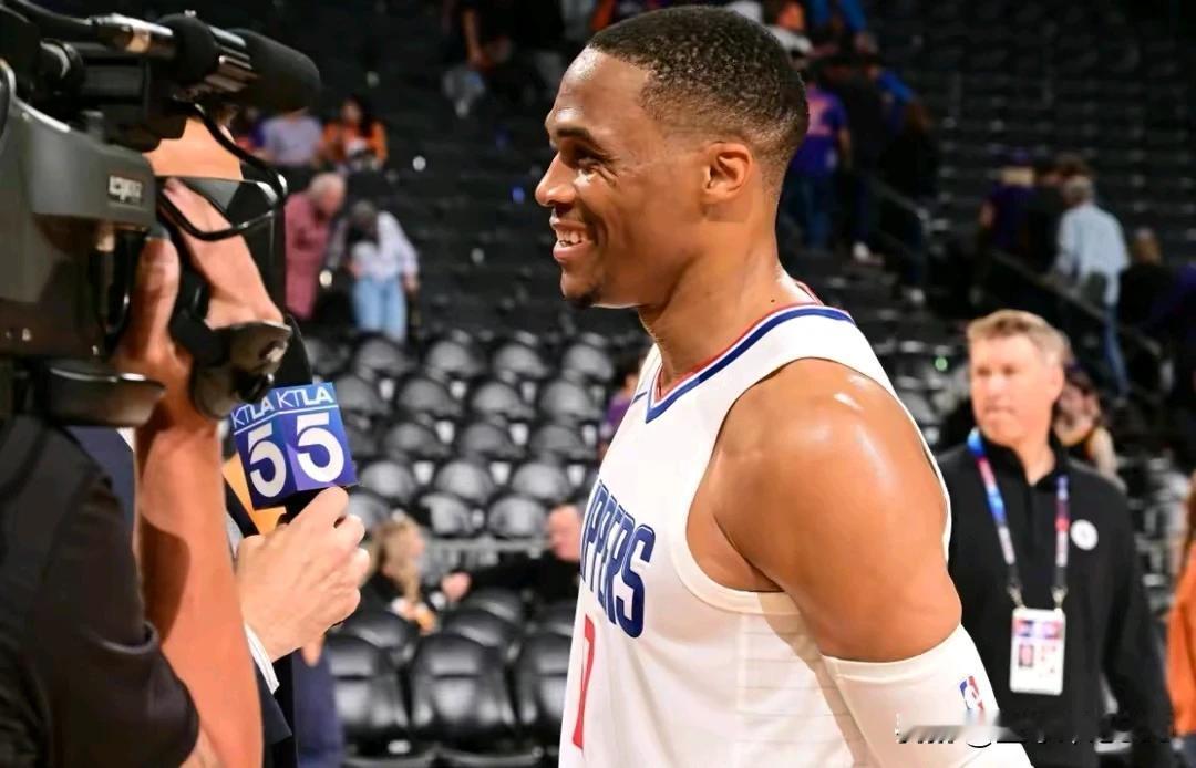 杜兰特老了，还输不起，落败后竟然拒绝与威少和哈登拥抱。
今日小卡和哈登缺阵，太阳