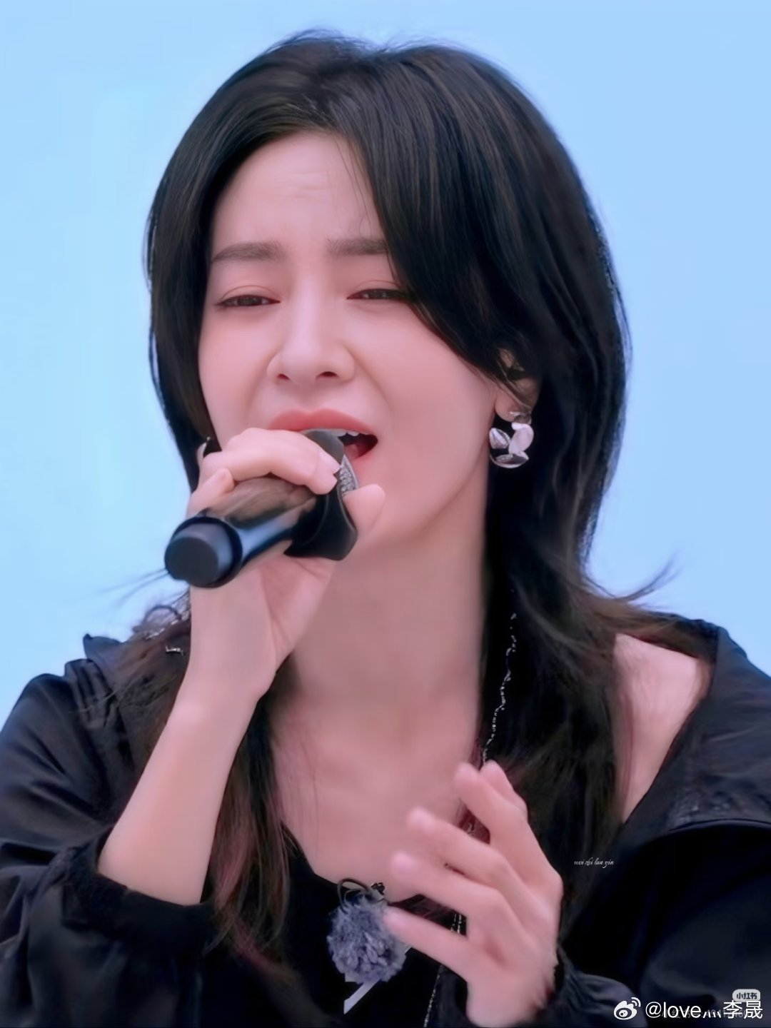 李晟高音太顶了 高低音丝滑得像坐滑梯一样零断层，李晟你这嗓子是拿熨斗熨过吗？今晚