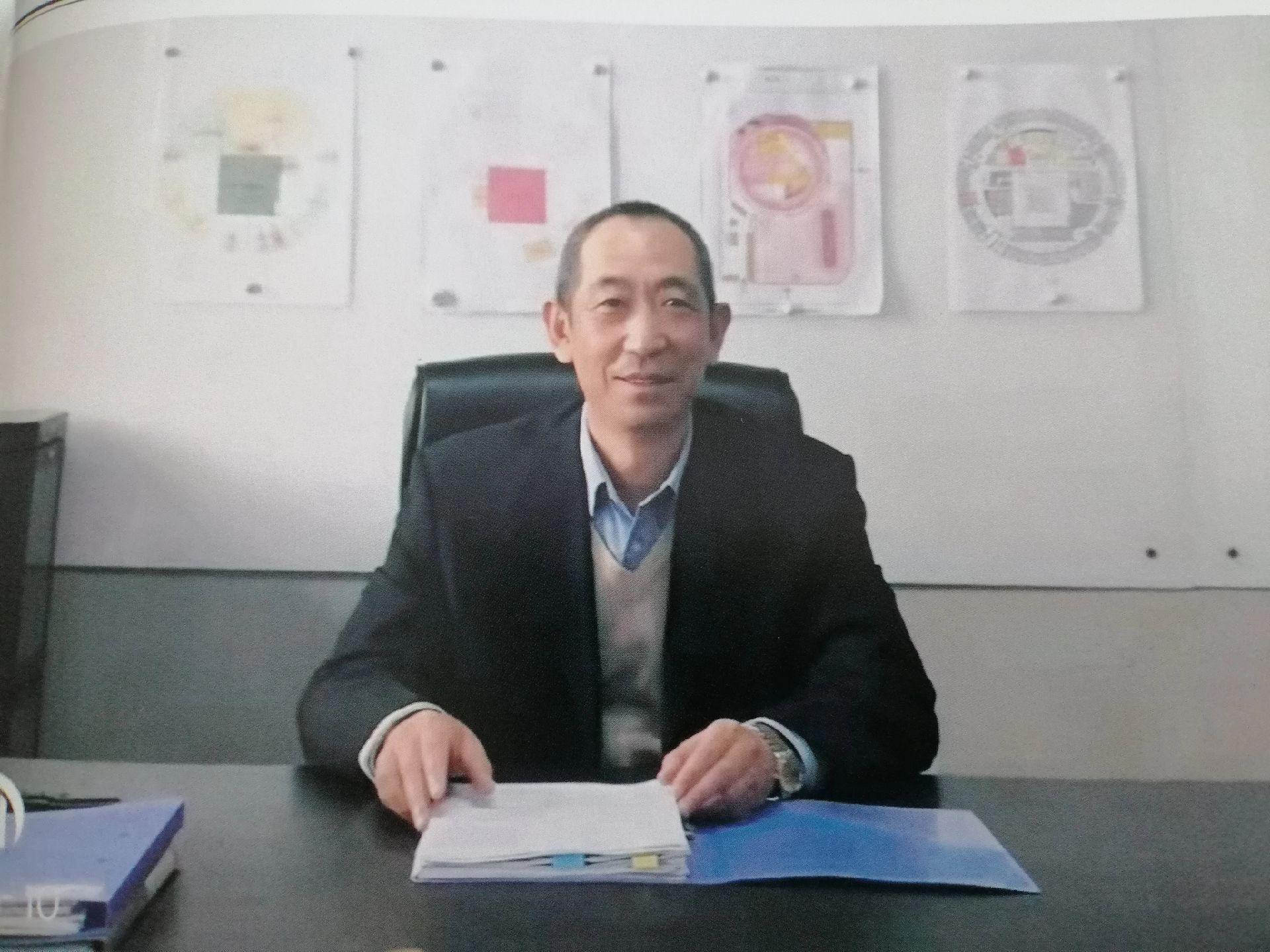 《河南省中烟黄金叶生产制造中心营销主任：康小犇》 康小犇，生于1963...