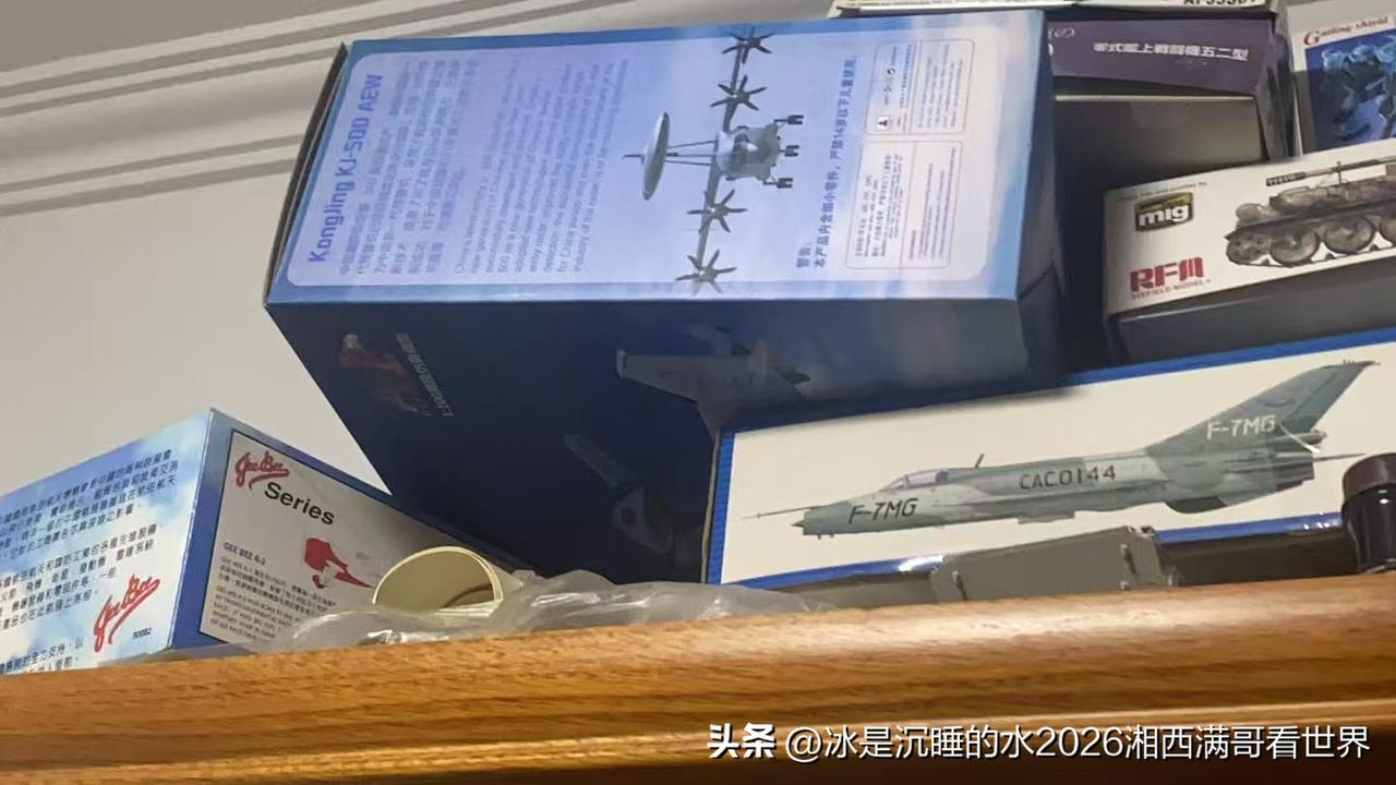 这样的军机模型，喜欢吗？
空警-500与F-7MG！