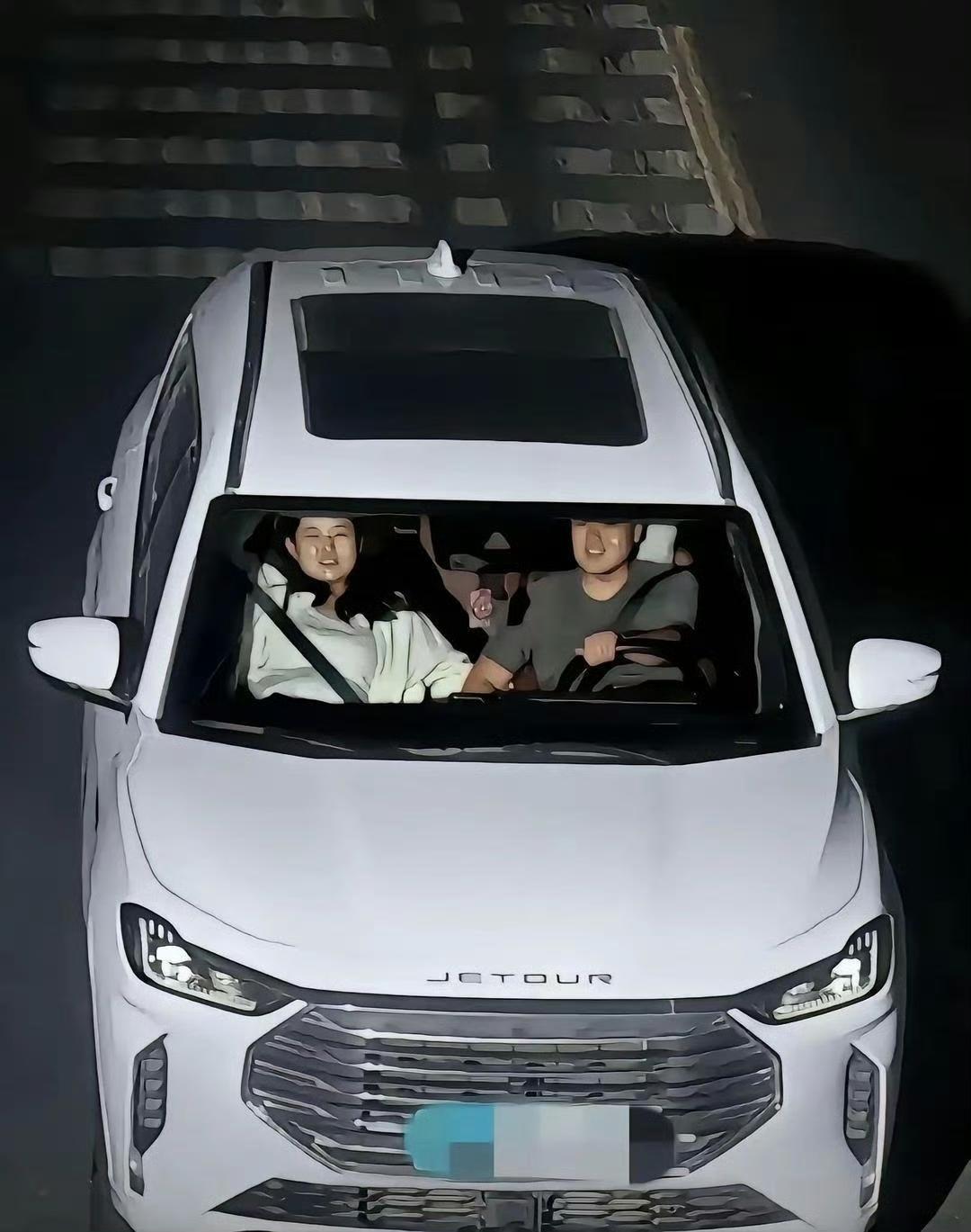 安全带也系了，也没打电话，大家看看到底哪里违章了？