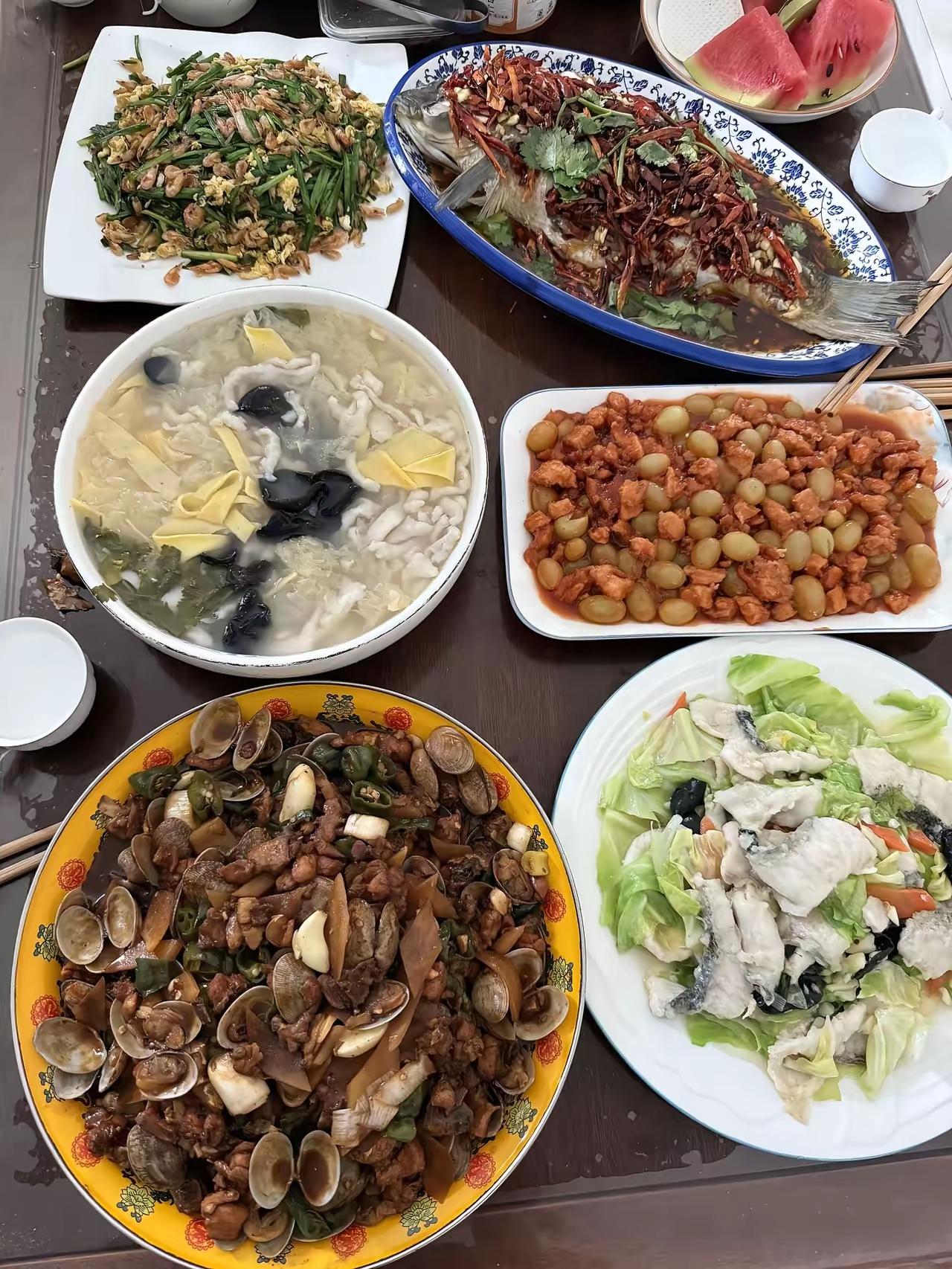 看了大概估算食材的费用。应该不超过80块钱。加上人工，一百八十块钱是合理范围。卖
