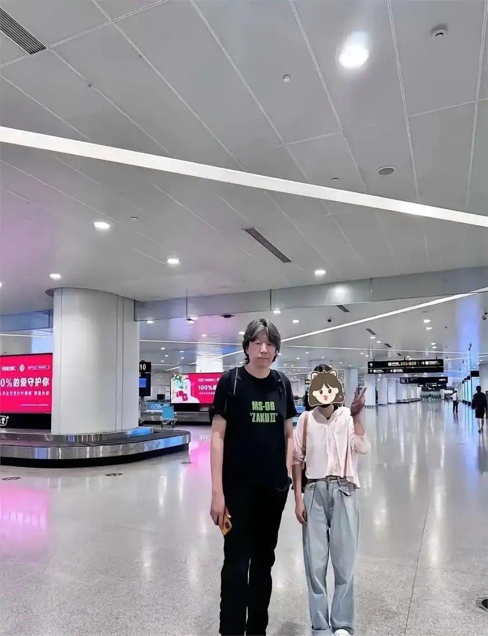 岁月催人老，曾经的超级巨星，现在机场无人问津 