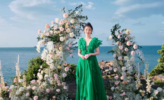 阚清子回应求婚：谢谢大家！网友调侃婚戒：比纪凌尘心眼还大！近日，女星阚清子通过社