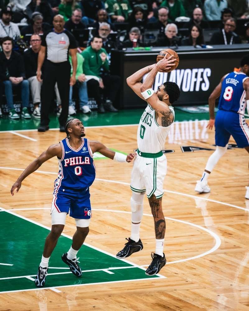 谈到外界认为这轮系列赛缺乏竞争性的说法，塔图姆说：“我在这联盟打了九年，无论外界