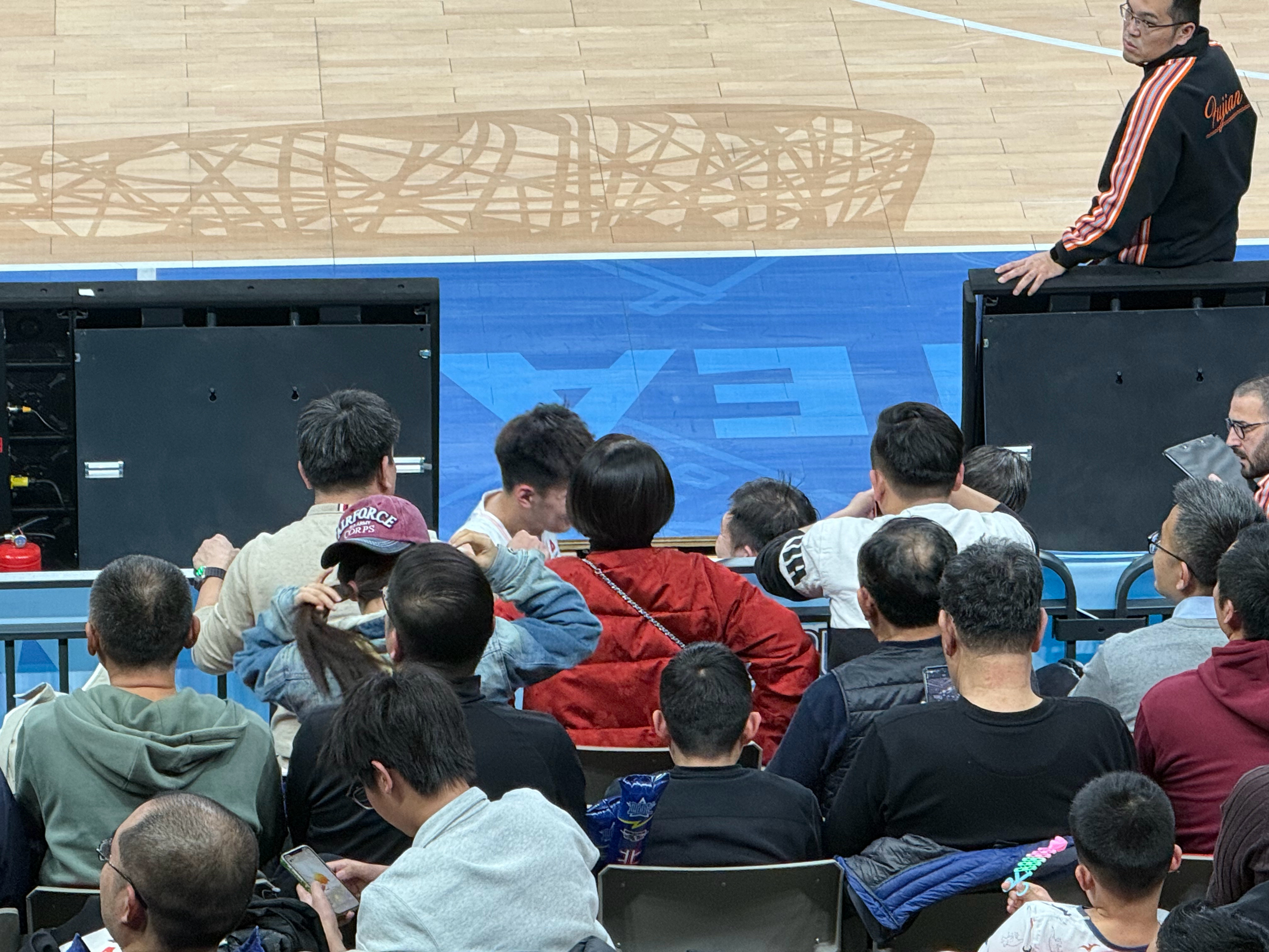 陈磊指导携清华男篮教练组来到现场，北京北汽男篮是他的母队，更重要的是，这场有他的