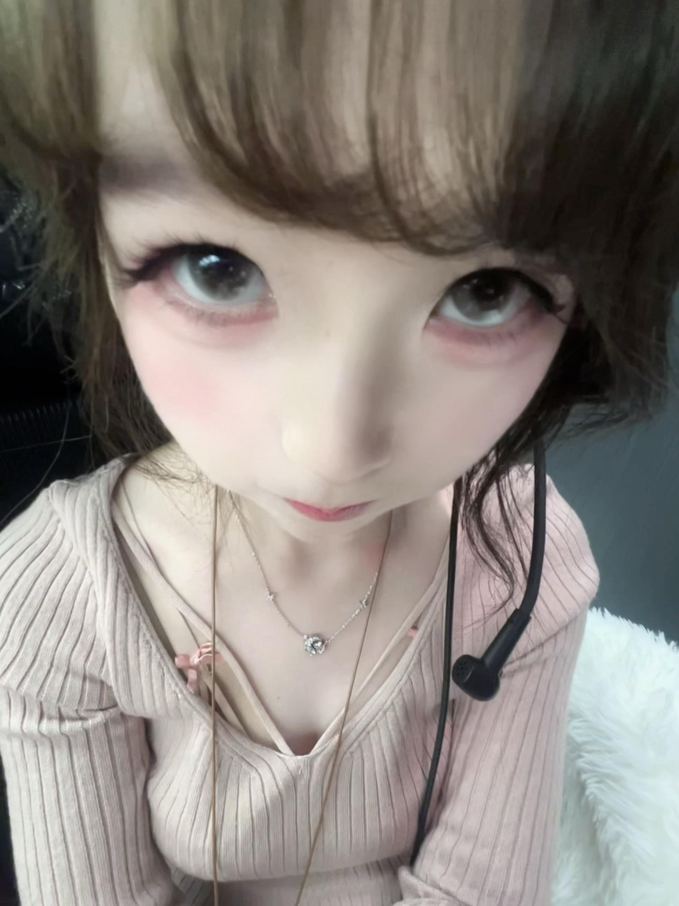 她一定比我成熟