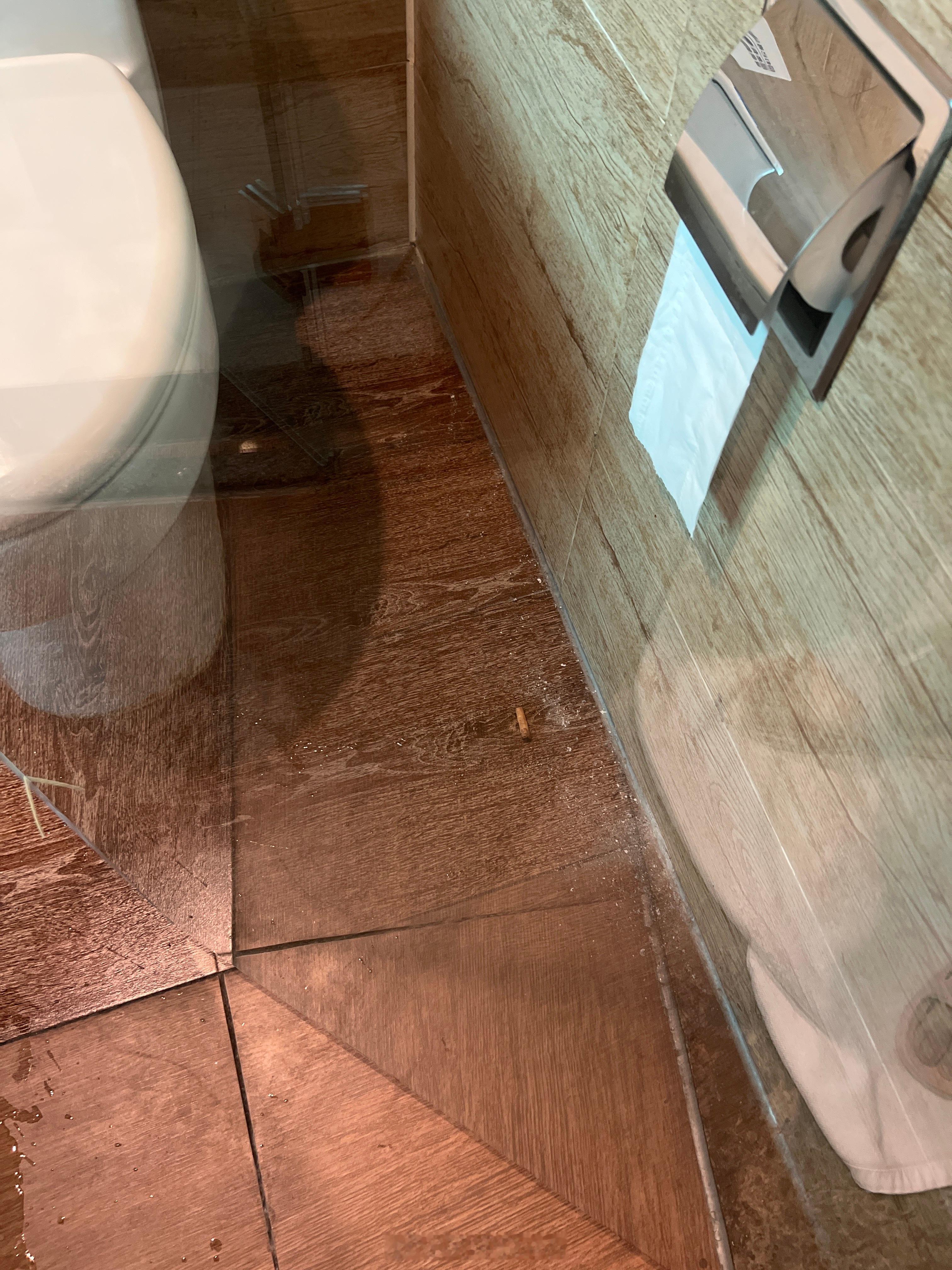 入住乌鲁木齐的酒店，都会给我留一个烟头。这是什么神秘的欢迎仪式吗？新疆旅行乌鲁木