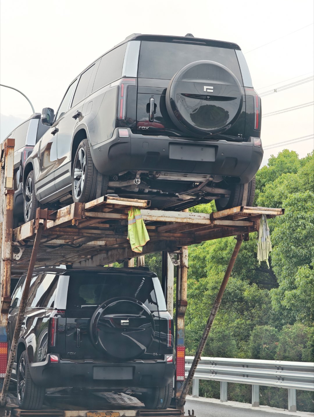 一板车极石汽车，据说活得不错 