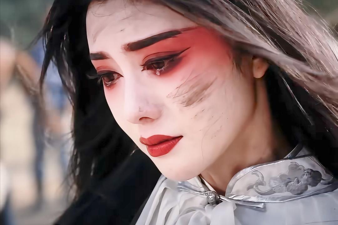 原著中，石怀玉真的很猥琐变态。别人花钱请模特，他用老婆忆秦娥不花钱，只供他一人临