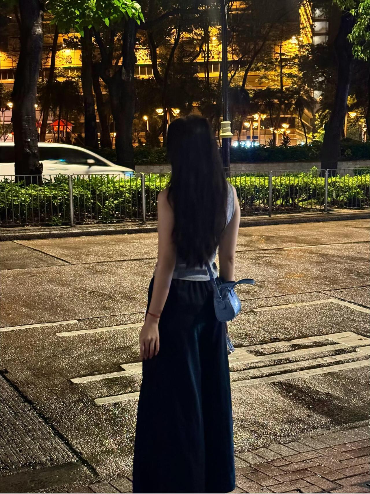 男人确实喜欢女人示弱，
但却不喜欢女人真的弱。

这话听着绕，其实特别简单。
示