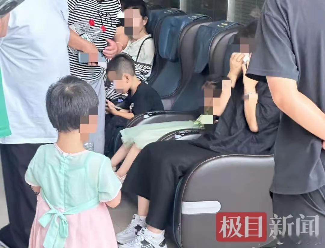 血铅事件27人被追责问责纵观甘肃幼儿血铅事件，起因就是幼儿园几个糊涂蛋干了坏事，